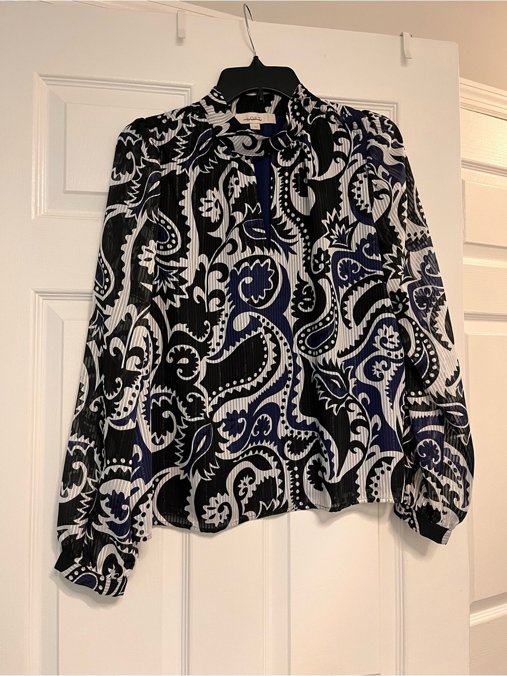 LOFT Black, White & Navy Paisley Long-Sleeve Blouse M